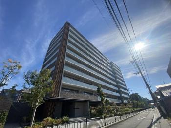 ２０２０年１２月築のマンションです。