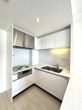 食器洗浄乾燥機、静音シンク等の設備がございます。