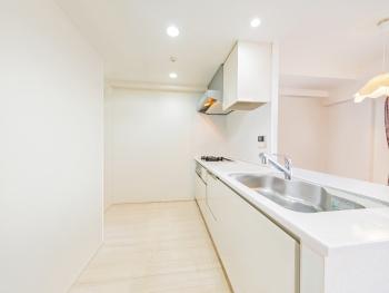 約３．４帖のキッチン（写真はCGで作成したリフォームイメージです）