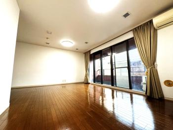 家具レイアウトがしやすいお部屋です。