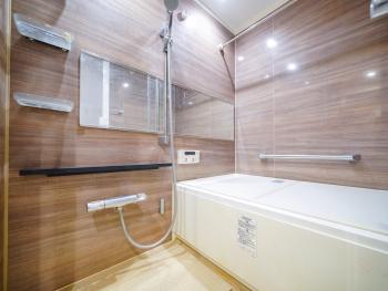 浴室換気乾燥機付きの浴室