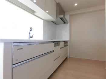 明るいカウンターキッチン