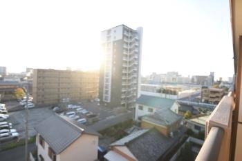 現地南バルコニーからの眺望（眺望は永続的に保証されるものではありません）