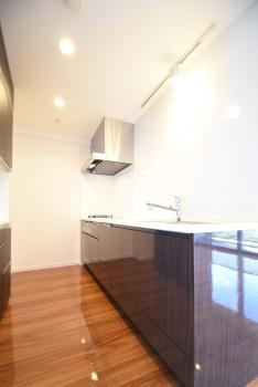 キッチンには家事の手間を減らす食器洗乾燥機を備えています