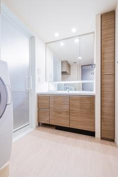 三面鏡裏収納付き洗面台