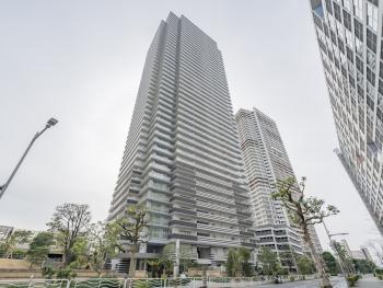 WEST棟は地上45階建て、総戸数476戸の大規模タワーマンション