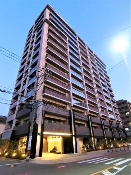 鉄筋コンクリート造地上14階建て、総戸数78戸のマンションです