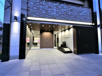 段差の少ないバリアフリーのエントランスです