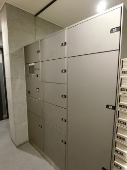 ご不在時でも荷物の受け取れる宅配ボックスが１階に設置されています