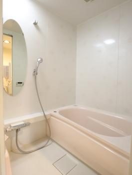 明るい清潔感のある浴室です。