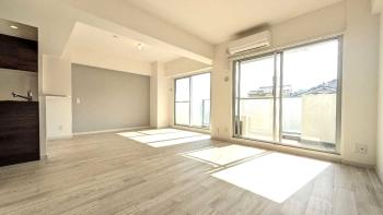 ご家族みんながゆったりと寛げる約17.3帖のLDKです。