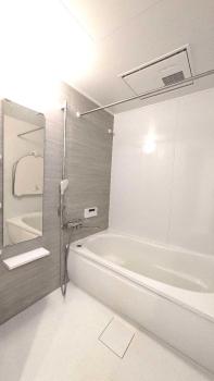 雨の日の衣類の乾燥に便利な浴室換気乾燥機がございます。