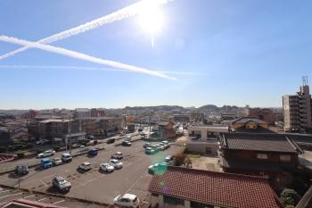 南面バルコニーからの南東側眺望。眺望良好です。