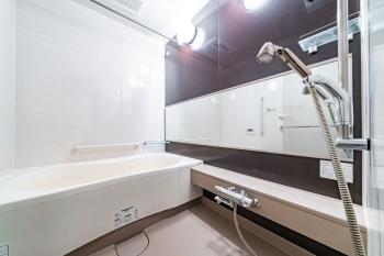 ゆったりと湯船に浸かれる１４１８サイズの浴室