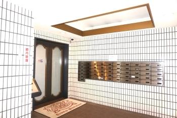 オートロックシステムの玄関ロビー