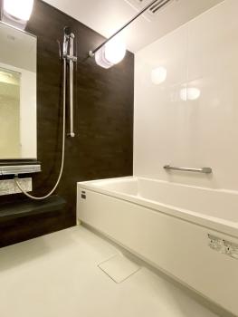 1418サイズの浴室。浴室換気乾燥暖房機が備わっています