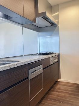 浄水器、食器洗乾燥機付のキッチン（CGで作成したリフォームイメージです）