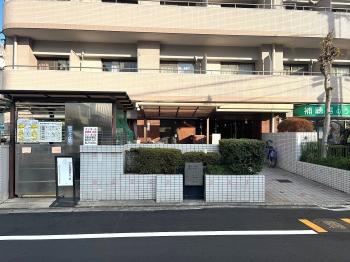 マンションへのアプローチです。