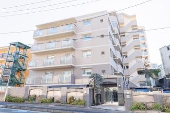 アースカラーのタイル貼り