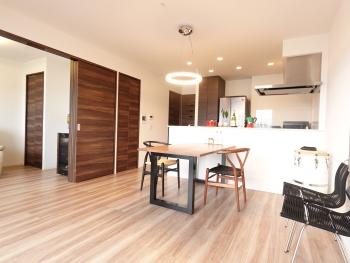 広々としたリビングダイニングキッチン