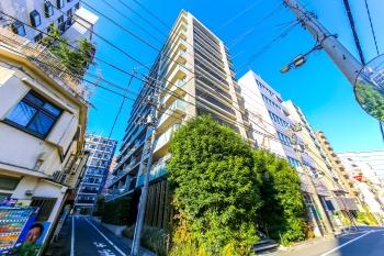 緑に囲まれた落ち着いた環境と都市の利便性と快適な暮らしを両立できるマンション