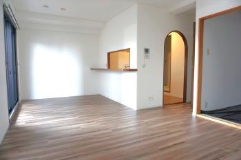 南向きのワイドなリビングです