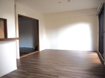 南向きのワイドなリビングです