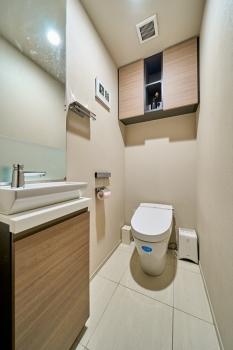 GROHE製水栓、温水洗浄便座、タンクレストイレ、フルオート便座