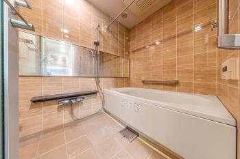 1418サイズの浴室は換気乾燥機付きで雨の日の洗濯物も安心