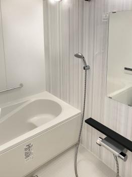 浴室乾燥機が設置されています。写真はＣＧで作成した空室の場合のイメージです。