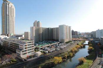 リバーサイドビュー　南東側バルコニーから南方面を撮影