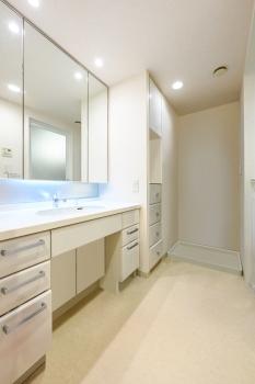 洗面所（CGで作成したリフォームイメージです　処理内容：家具小物削除等）