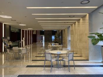 １階、カフェラウンジです。