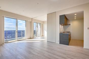 全居室が隣接する約１２．５帖のリビングダイニング