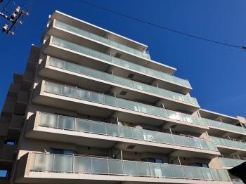 建物南西側からの外観