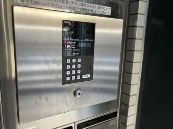 エントランスはオートロックです