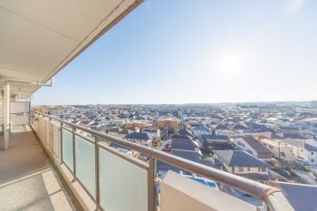 南西側バルコニーからの眺望（眺望は永続的に保証されるものではありません。）