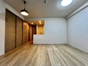 リビングダイニングには空気が乾燥しにくい床暖房を設置