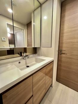 3面鏡が備わった洗面化粧台