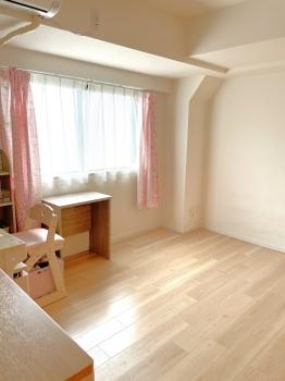 洋室２　角住戸のためすべての居室に窓がございます