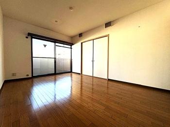 別角度からのリビングダイニングです。