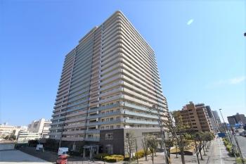 北西側より建物外観