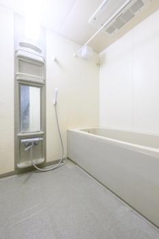 浴槽や洗い場が広くお子様と一緒でもスペースに余裕のある１４１８サイズを採用。