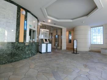 広々としたエントランスアプローチ