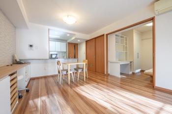 リビング・ダイニングは隣接する約4.5帖の洋室2と繋げてお使いになれます