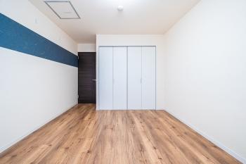 約7.0帖の洋室（リビング出て2番目）