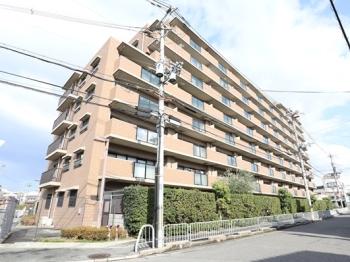 総戸数106戸（住居105戸、集会室1戸）のマンションです。