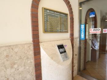 オートロックがございます。