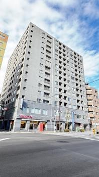 東京メトロ　日比谷線「三ノ輪」駅から徒歩２分のマンションです。