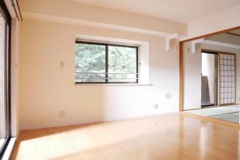 比治山の豊かな緑を眺めることができます